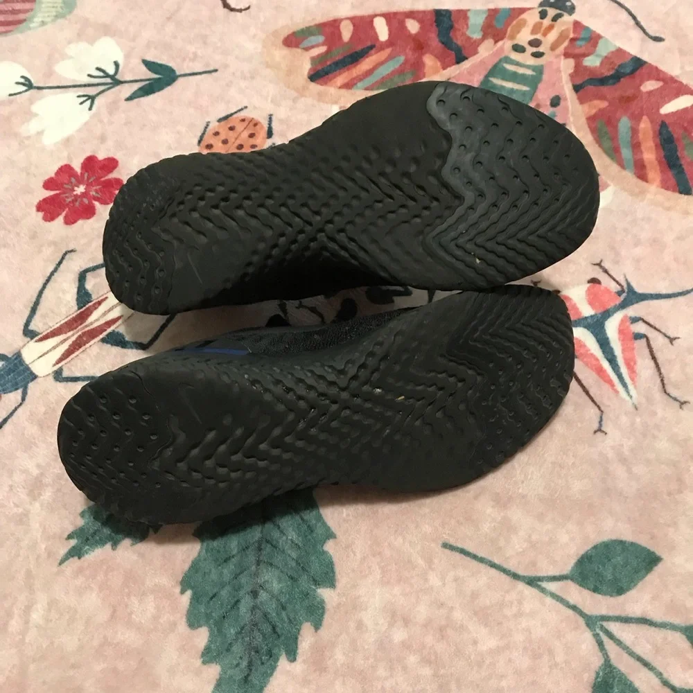 Nike Epic react, black and blue flying at sneakers size 11 1/2